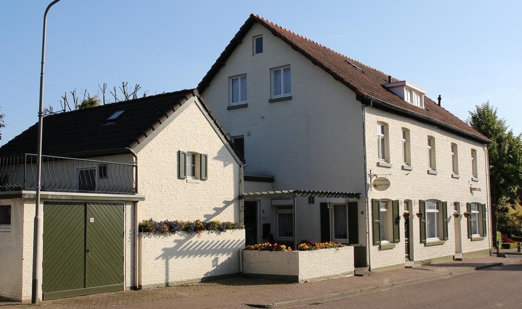 Walnut Lodge Bed & Breakfast Noorbeek Exterior photo